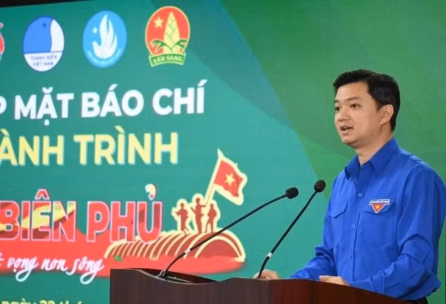 Anh Nguyễn Minh Triết phát biểu tại buổi gặp mặt báo chí. Ảnh: BẢO ANH