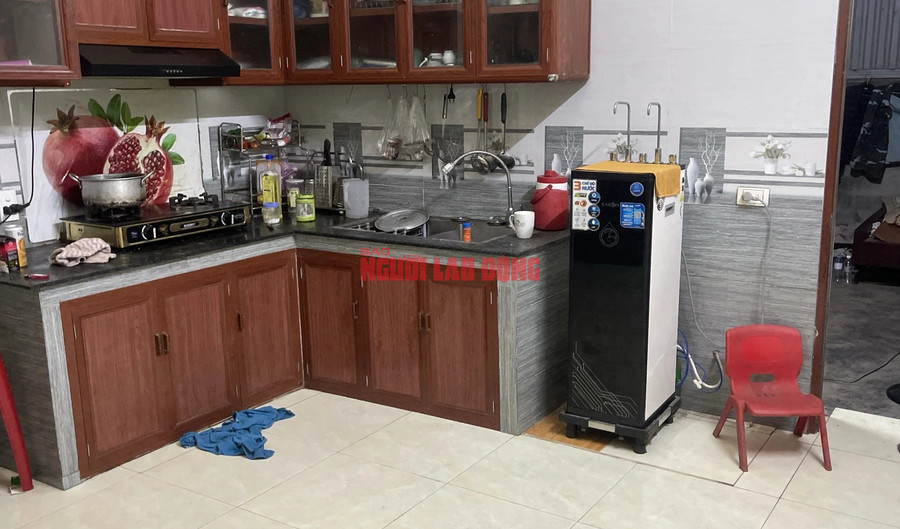 Khu vực phòng bếp, nơi T. đánh nạn nhân bất tỉnh Khu vực phòng bếp, nơi T. đánh nạn nhân bất tỉnh