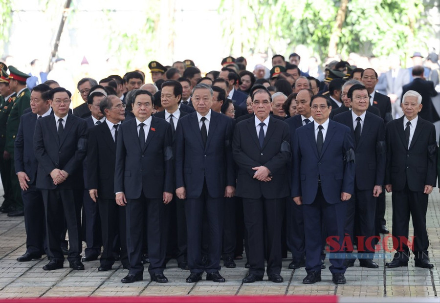 Đoàn Ban Chấp hành Trung ương Đảng viếng Tổng Bí thư Nguyễn Phú Trọng