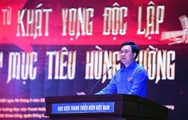 Anh Bùi Hoàng Tùng chia sẻ tại chương trình. Ảnh: XUÂN TÙNG Anh Bùi Hoàng Tùng chia sẻ tại chương trình. Ảnh: XUÂN TÙNG