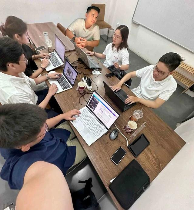 Các thành viên EMA đều có thành tích học tập tốt tại Trường ĐH Kinh tế - Tài chính TP.HCM. Ảnh NVCC