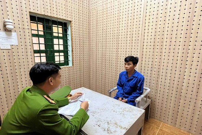 Bắt giam người đàn ông dùng máy cắt cỏ chống đối lực lượng CSGT - Ảnh 1. Đối tượng Nguyễn Văn Tâm tại cơ quan điều tra