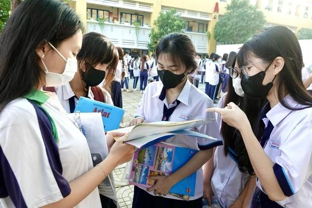 Thí sinh bắt đầu thanh toán lệ phí xét tuyển ĐH từ 0 giờ ngày 31.7 bằng hình thức trực tuyến. Ảnh NHẬT THỊNH Thí sinh bắt đầu thanh toán lệ phí xét tuyển ĐH từ 0 giờ ngày 31.7 bằng hình thức trực tuyến. Ảnh NHẬT THỊNH