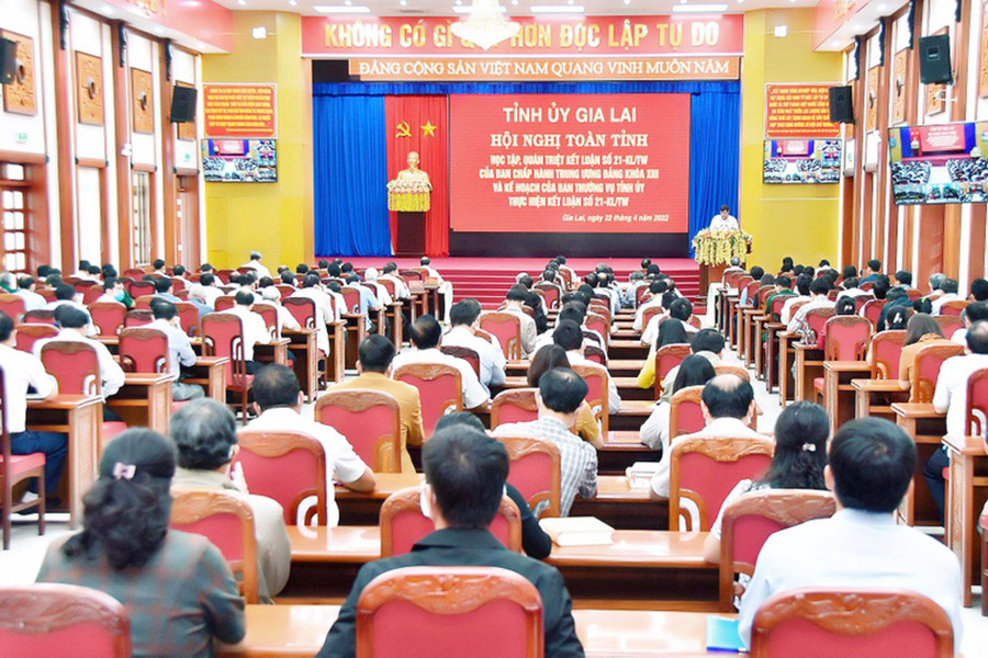 Quang cảnh hội nghị cán bộ toàn tỉnh học tập, quán triệt Kết luận số 21-KL/TW tại điểm cầu Hội trường 2-9 (TP. Pleiku). Ảnh: Đức Thụy Quang cảnh hội nghị cán bộ toàn tỉnh học tập, quán triệt Kết luận số 21-KL/TW tại điểm cầu Hội trường 2-9 (TP. Pleiku). Ảnh: Đức Thụy