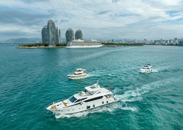 Khách du lịch tận hưởng chuyến tham quan du thuyền sang trọng vào ngày 2 tháng 2, tại Tam Á, Hải Nam, Trung Quốc. Ảnh: Getty Images Khách du lịch tận hưởng chuyến tham quan du thuyền sang trọng vào ngày 2 tháng 2, tại Tam Á, Hải Nam, Trung Quốc. Ảnh: Getty Images