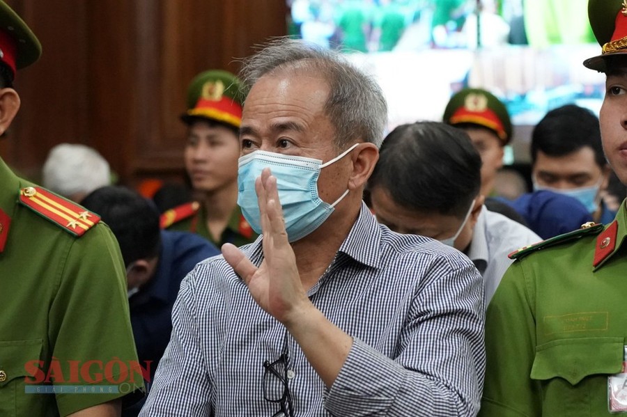 Bị cáo Nguyễn Văn Hưng (cựu Phó Chánh Thanh tra phụ trách Cơ quan Thanh tra, giám sát ngân hàng, Ngân hàng Nhà nước) tại tòa. Ảnh: HOÀNG HÙNG Bị cáo Nguyễn Văn Hưng (cựu Phó Chánh Thanh tra phụ trách Cơ quan Thanh tra, giám sát ngân hàng, Ngân hàng Nhà nước) tại tòa. Ảnh: HOÀNG HÙNG