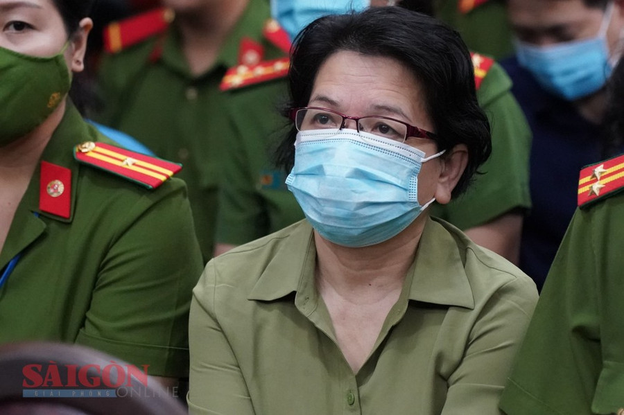 Bị cáo Đỗ Thị Nhàn (Cựu Cục trưởng Cục II – Cơ quan thanh tra giám sát ngân hàng thuộc Ngân hàng nhà nước) tại tòa. Ảnh: HOÀNG HÙNG. Bị cáo Đỗ Thị Nhàn (Cựu Cục trưởng Cục II – Cơ quan thanh tra giám sát ngân hàng thuộc Ngân hàng nhà nước) tại tòa. Ảnh: HOÀNG HÙNG.