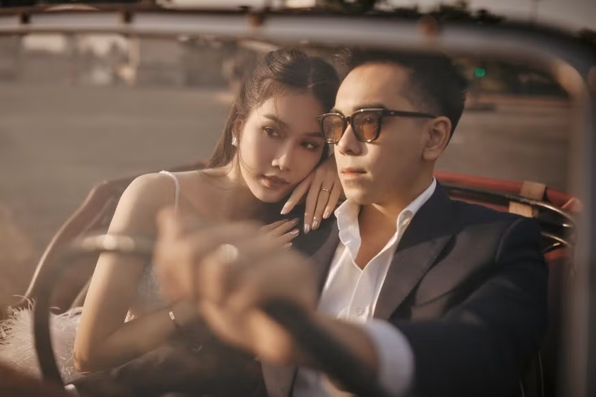 Cô dâu hé lộ: ‘Sở dĩ chúng tôi chọn Pháp là nơi chụp ảnh cưới vì lần đầu anh Đức bắt chuyện với Phương Anh là hỏi chỗ học tiếng Pháp tại Sài Gòn. Mặc dù trước đó anh đã học tiếng Pháp được 2 năm rồi nhưng vì lấy cớ nói chuyện nên hỏi đại. Sau này khi chọn chỗ chụp ảnh cưới thì hai đứa nghĩ ngay đến Pháp là vì thế.’ (Ảnh: CTV/Vietnam+)