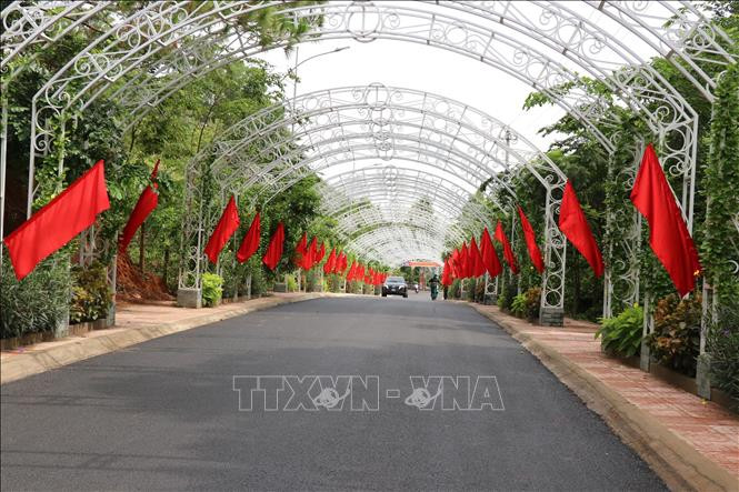 Tỉnh Đắk Lắk đang tập trung các nguồn lực đầu tư hạ tầng giao thông, cải tạo cảnh quan xung quanh hồ Lắk để phục vụ tốt hơn người dân và du khách. Tỉnh Đắk Lắk đang tập trung các nguồn lực đầu tư hạ tầng giao thông, cải tạo cảnh quan xung quanh hồ Lắk để phục vụ tốt hơn người dân và du khách.