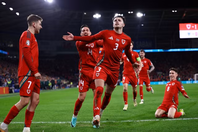 Neco Williams nhân đôi cách biệt cho Xứ Wales