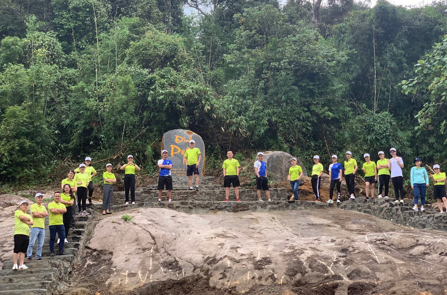 ACB Gia Lai tổ chức hoạt động chạy bộ chinh phục đỉnh Pờ Yầu (Mang Yang) cho đội ngũ cán bộ, nhân viên, người lao động. Ảnh: Công Minh ACB Gia Lai tổ chức hoạt động chạy bộ chinh phục đỉnh Pờ Yầu (Mang Yang) cho đội ngũ cán bộ, nhân viên, người lao động. Ảnh: Công Minh