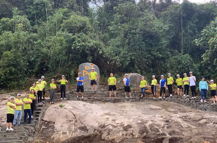 ACB Gia Lai tổ chức hoạt động chạy bộ chinh phục đỉnh Pờ Yầu (Mang Yang) cho đội ngũ cán bộ, nhân viên, người lao động. Ảnh: Công Minh ACB Gia Lai tổ chức hoạt động chạy bộ chinh phục đỉnh Pờ Yầu (Mang Yang) cho đội ngũ cán bộ, nhân viên, người lao động. Ảnh: Công Minh