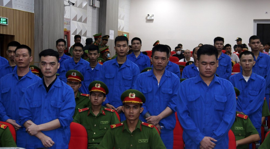 Các bị cáo nghe Tòa tuyên án. (Ảnh: Lê Sen/TTXVN) Các bị cáo nghe Tòa tuyên án. (Ảnh: Lê Sen/TTXVN)