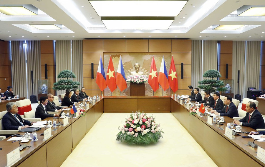 Chủ tịch Quốc hội Vương Đình Huệ hội kiến Tổng thống Cộng hòa Philippines Ferdinand Romualdez Marcos Jr. (Ảnh: Nhan Sáng/TTXVN) Chủ tịch Quốc hội Vương Đình Huệ hội kiến Tổng thống Cộng hòa Philippines Ferdinand Romualdez Marcos Jr. (Ảnh: Nhan Sáng/TTXVN)