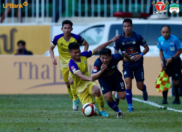 Không có bầu Đức sẽ không có CLB bóng đá HAGL (phải) Không có bầu Đức sẽ không có CLB bóng đá HAGL (phải)