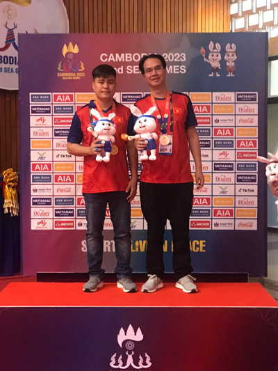 Tham vọng của cờ tướng Việt Nam - Ảnh 1. Lại Lý Huynh và Nguyễn Thành Bảo giành HCV hai kỳ SEA Games liên tiếp. (Ảnh: ĐÔNG LINH)