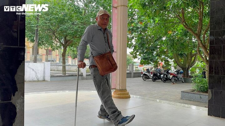 Lê Minh Quang đến phiên tòa xét xử sơ thẩm sáng 24/11. (Ảnh: Nguyễn Vương) Lê Minh Quang đến phiên tòa xét xử sơ thẩm sáng 24/11. (Ảnh: Nguyễn Vương)