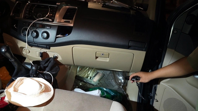 Công an phát hiện ra súng bên trong