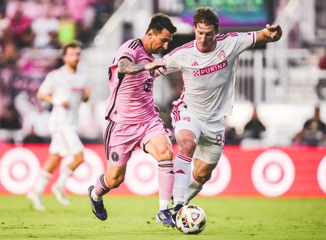 Messi (trái) liên tiếp ghi bàn cho Inter Miami trong 2 trận gần đây, nhưng đội nhà vẫn chưa thắng. Ảnh CLB Inter Miami Messi (trái) liên tiếp ghi bàn cho Inter Miami trong 2 trận gần đây, nhưng đội nhà vẫn chưa thắng. Ảnh CLB Inter Miami