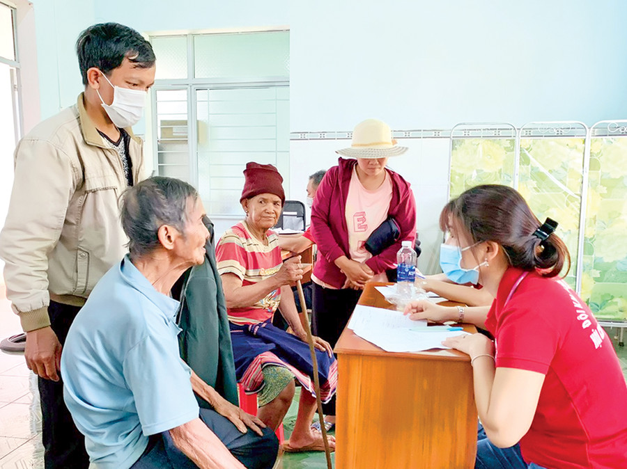 Các đợt khám bệnh, cấp thuốc miễn phí cho người dân thường được triển khai tại các xã vùng sâu, vùng xa, vùng đồng bào dân tộc thiểu số. Ảnh: N.N