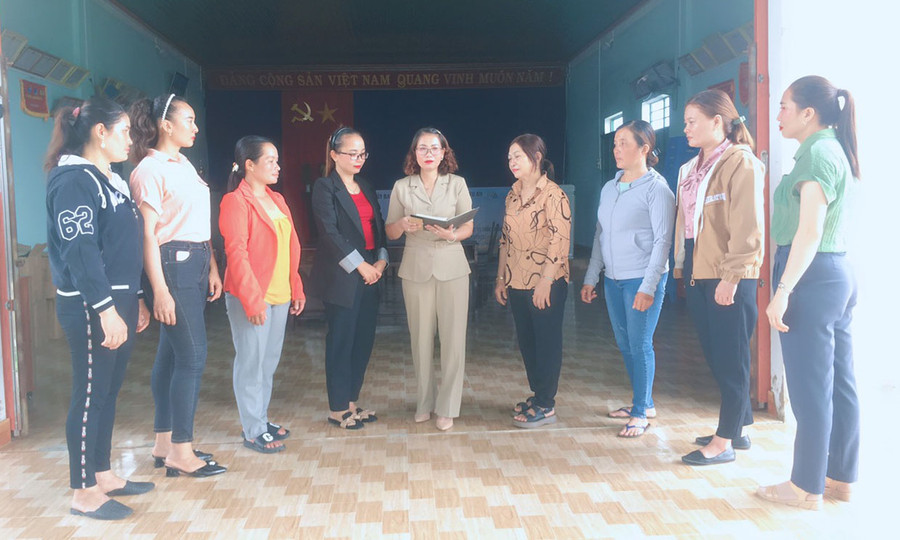 Hội Liên hiệp phụ nữ xã Tú An quan tâm phát triển các câu lạc bộ nhằm kịp thời đưa thông tin đến hội viên. Ảnh: N.H