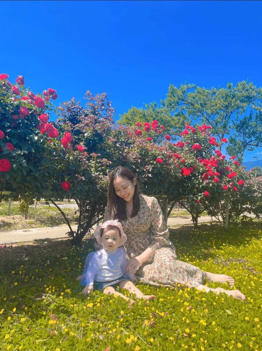 Nơi đây được ví như “thiên đường” của những người yêu hoa - một địa điểm du lịch lý tưởng không thể bỏ qua mỗi khi du khách ghé thăm phố núi Sa Pa. Ảnh: Phạm Quỳnh