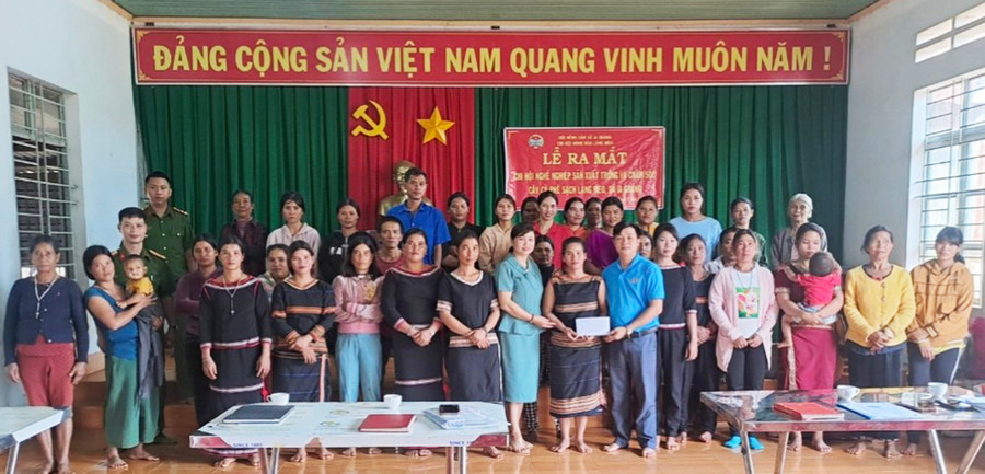 Ra mắt Chi hội nghề nghiệp sản xuất cà phê sạch tại làng Mèo, xã Ia Grăng, huyện Ia Grai. Ảnh: Lộc Lộc