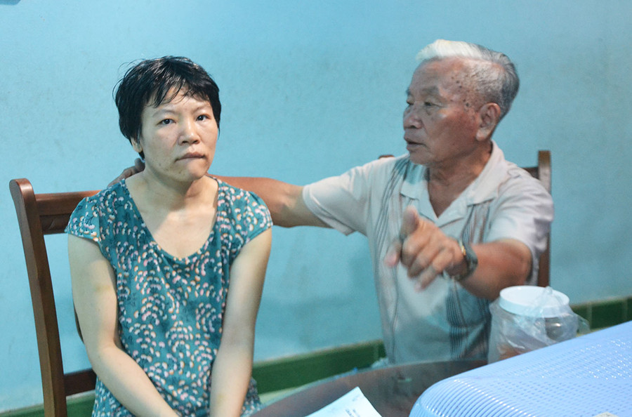 Ông Đỗ Văn Triệu và con gái Đỗ Thị Phượng. Ảnh: H.C Ông Đỗ Văn Triệu và con gái Đỗ Thị Phượng. Ảnh: H.C