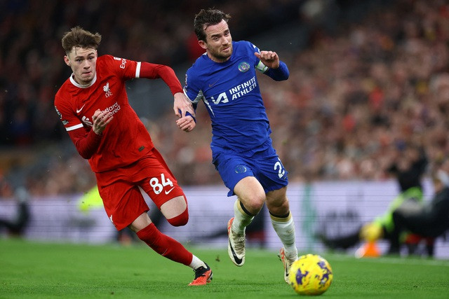 Conor Bradley cướp bóng từ Ben Chilwell... Conor Bradley cướp bóng từ Ben Chilwell...