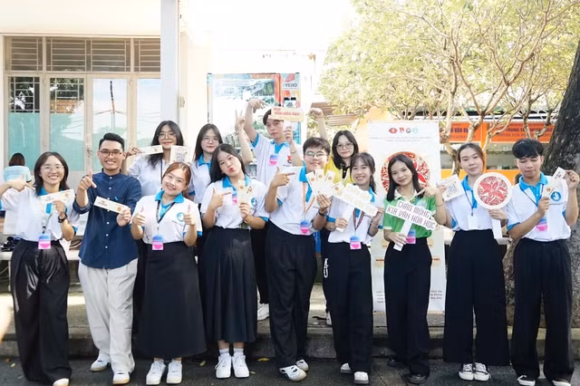 Trường ĐH Khoa học Xã hội và Nhân văn -(ĐHQG TP HCM) sẽ không tổ chức lễ khai giảng, dùng toàn bộ số tiền ủng hộ đồng bào miền Bắc. Ảnh: Fanpage nhà trường