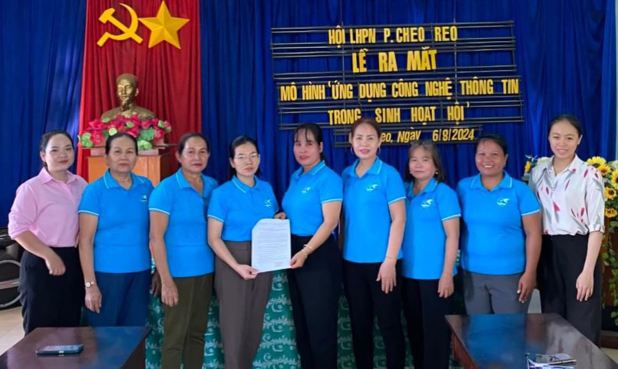 Hội Liên hiệp phụ nữ phường Cheo Reo ra mắt mô hình “Ứng dụng công nghệ thông tin trong sinh hoạt Hội”. Ảnh: V.C Hội Liên hiệp phụ nữ phường Cheo Reo ra mắt mô hình “Ứng dụng công nghệ thông tin trong sinh hoạt Hội”. Ảnh: V.C