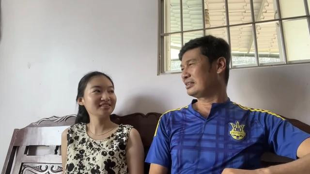 Bà xã Tiết Cương chia sẻ cô là fan của Lật mặt khi xem đủ 7 phần phim. Chụp màn hình Bà xã Tiết Cương chia sẻ cô là fan của Lật mặt khi xem đủ 7 phần phim. Chụp màn hình