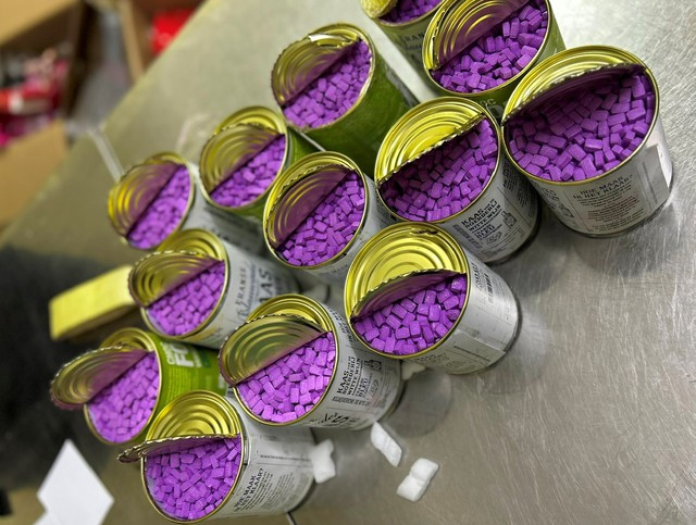 Ma túy đóng vào các hộp phô mai, thực phẩm chức năng rồi lợi dụng dịch vụ vận chuyển hàng hóa qua đường hàng không để vận chuyển về Việt Nam Ma túy đóng vào các hộp phô mai, thực phẩm chức năng rồi lợi dụng dịch vụ vận chuyển hàng hóa qua đường hàng không để vận chuyển về Việt Nam