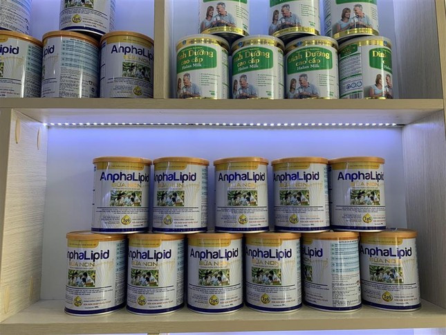 Một số sản phẩm sữa giả, sữa kém chất lượng bị cơ quan chức năng thu giữ. Một số sản phẩm sữa giả, sữa kém chất lượng bị cơ quan chức năng thu giữ.