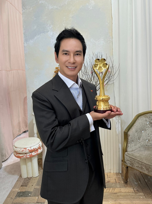 Phim "Lật mặt 6: Tấm vé định mệnh" do anh đạo diễn được vinh danh Phim "Lật mặt 6: Tấm vé định mệnh" do anh đạo diễn được vinh danh