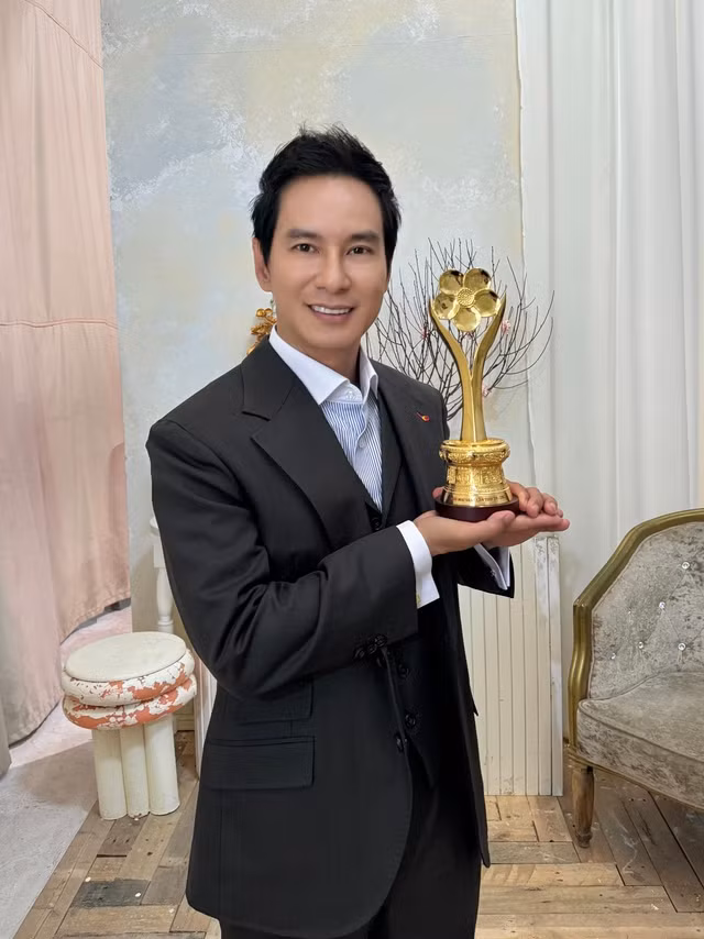 Phim "Lật mặt 6: Tấm vé định mệnh" do anh đạo diễn được vinh danh