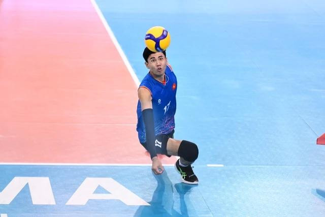 Nguyễn Ngọc Thuân thi đấu bùng nổ trong màu áo đội tuyển bóng chuyền nam Việt Nam. Ảnh: AVC