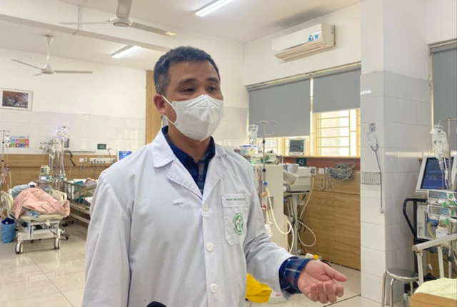 Bác sĩ Nguyễn Trung Nguyên thông tin về tình trạng ngộ độc rượu Bác sĩ Nguyễn Trung Nguyên thông tin về tình trạng ngộ độc rượu