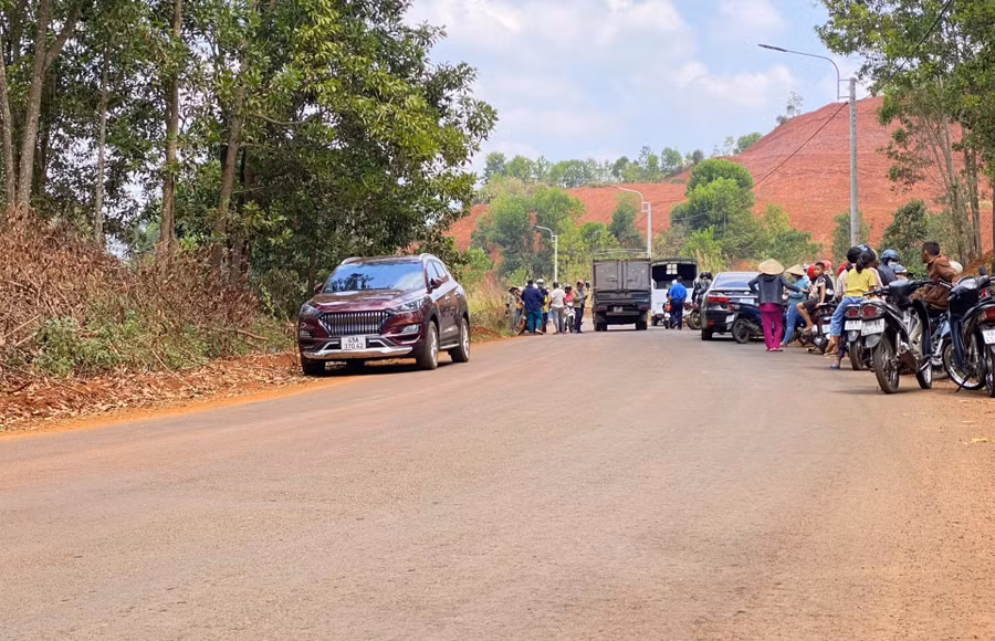 Cơ quan chức năng phong tỏa, bảo vệ hiện trường vụ việc.