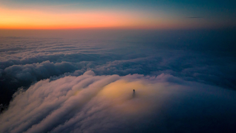 Khoảnh khắc bình minh và hoàng hôn tiên cảnh trên đỉnh núi Bà. Ảnh: BÙI VĂN HẢI