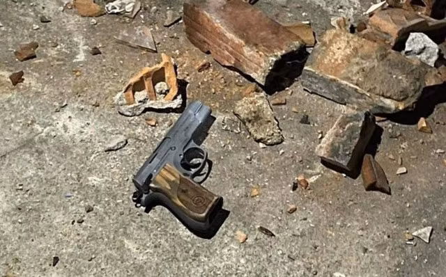 Khẩu súng gây án thu được tại hiện trường. Ảnh:CACC