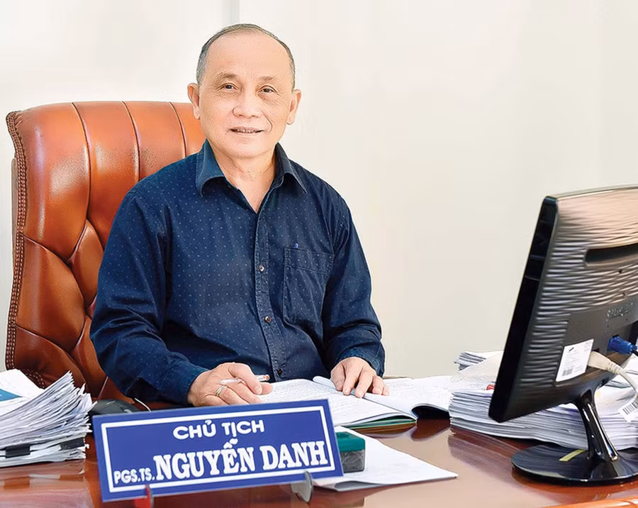 Phó Giáo sư-Tiến sĩ Nguyễn Danh làm Chủ nhiệm Hội đồng tư vấn dân chủ - pháp luật của Ủy ban MTTQ Việt Nam tỉnh khóa X. Ảnh: Đức Thụy