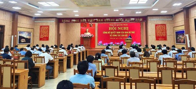 Quang cảnh hội nghị công bố Quyết định của Ban Bí thư về công tác cán bộ.