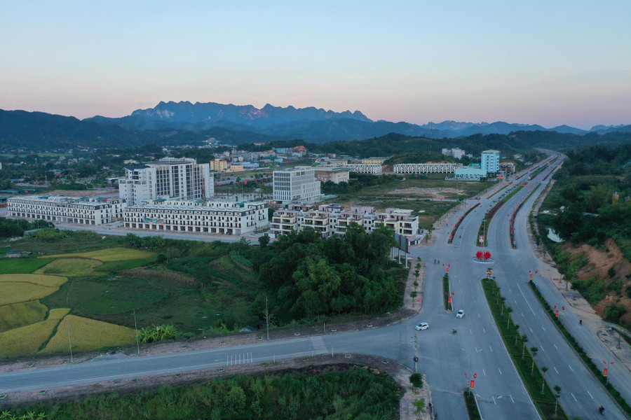 Tạo bước đột phá về phát triển hệ thống hạ tầng giao thông. Ảnh nguồn baotainguyenmoitruong Tạo bước đột phá về phát triển hệ thống hạ tầng giao thông. Ảnh nguồn baotainguyenmoitruong