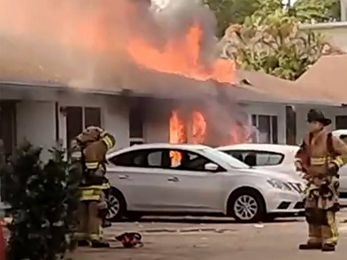 Vụ trực thăng cứu hỏa lao xuống chung cư ở Florida khiến 6 người thương vong. Ảnh: ABC