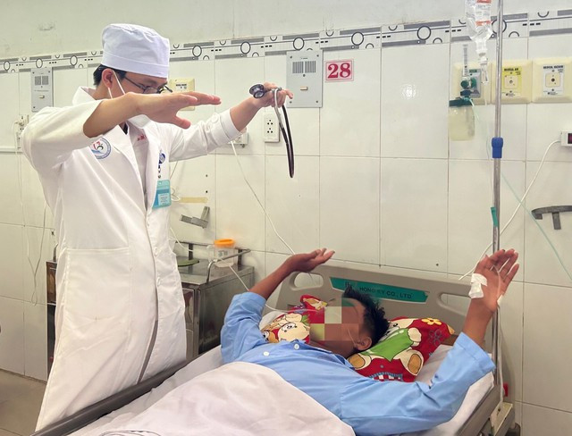 Ninh Thuận: Bị ngộ độc sau khi ăn loại nấm lạ mọc trên nương rẫy - Ảnh 1. Bệnh nhân M. được cấp cứu kịp thời, hiện đã thoát khỏi nguy kịch. BỆNH VIỆN CUNG CẤP