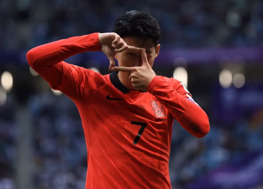 Son Heung-min và Hàn Quốc sẽ đối mặt thử thách lớn ở vòng 1/8. (Ảnh: THX/TTXVN)