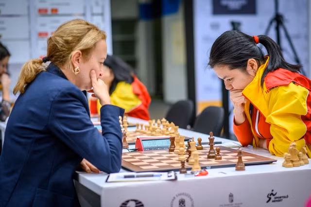 Phạm Lê Thảo Nguyên đánh bại Stefanova Antoaneta.