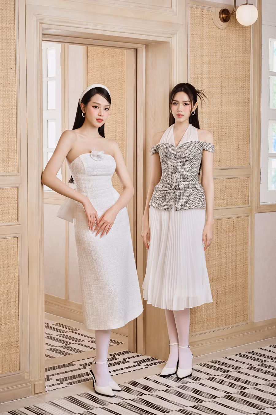 Trong ảnh, cả hai nàng hậu đều toát lên vẻ đẹp đài các và sang trọng. Tuy vậy, nếu Thanh Thủy cuốn hút với phong cách gợi cảm thì Đỗ Thị Hà lại kín đáo và có phần chững chạc hơn. ẢNH: NVCC