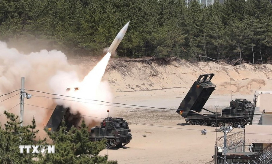 Hồi tháng 4/2024, Mỹ chính thức xác nhận chuyển giao tên lửa ATACMS tầm xa cho Ukraine. (Nguồn: AFP/TTXVN)